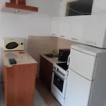 Centrally Located Studio, Close To All Amenities