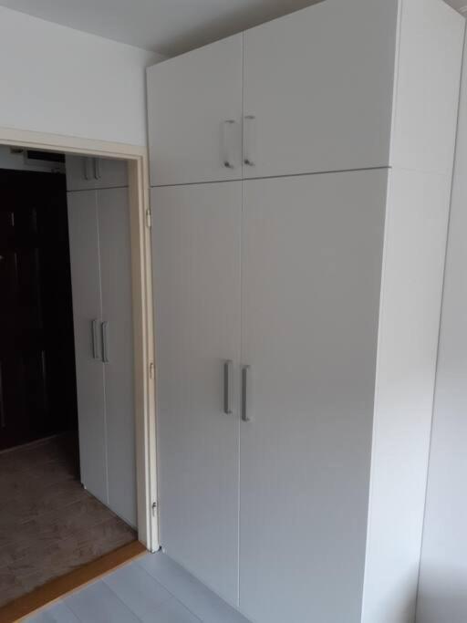 Centrally Located Studio, Close To Amenities *