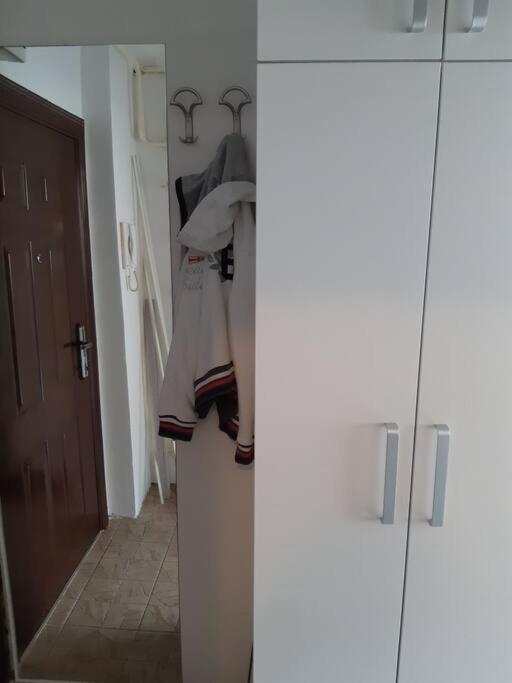 Centrally Located Studio, Close To Amenities