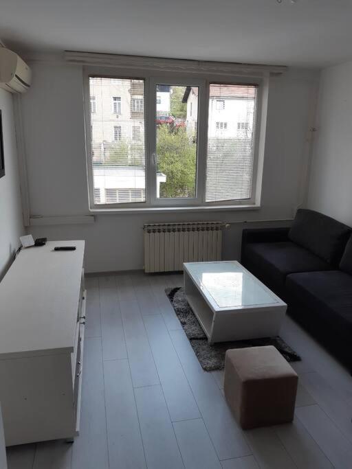 Centrally Located Studio, Close To Amenities *